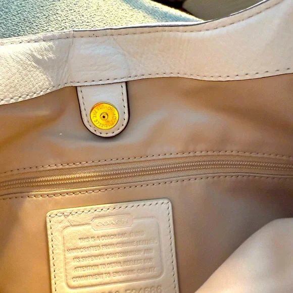 Coach White Leather Shoulder Bag with Gold Accents $39 - Picture 5 of 8